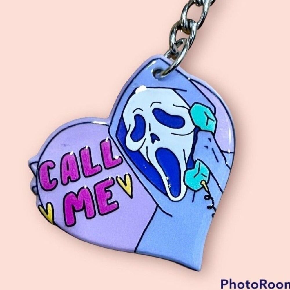 SCREAM HEART CALL ME MAYBE KEYCHAIN   Perfect gift for Halloween and spooky love
